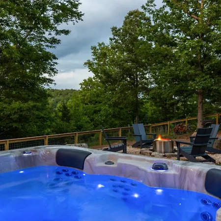 Level Up Pool Access, Hot Tub, Firepit, Dogs Villa